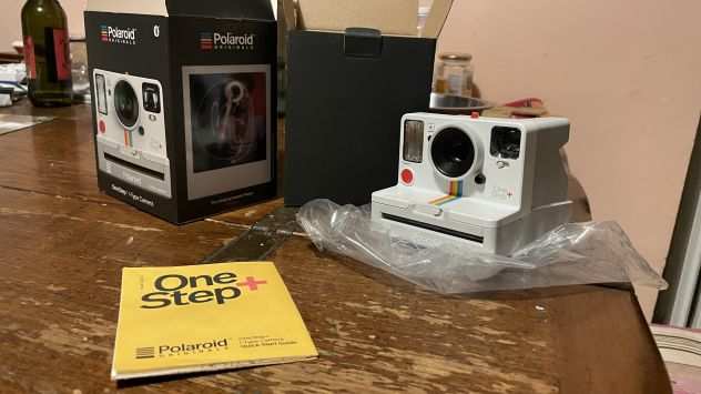 Polaroid OneStep i-type instant camera