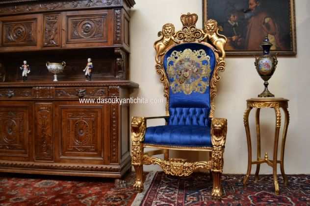 Poltrona a trono dorato stile Impero in tessuto blu cobalto