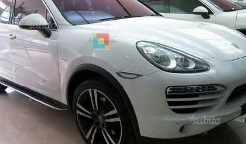 PORSCHE CAYENNE 92A 2010-2017 COPPIA PEDANE LATERALI SOTTO PORTA ANTISCIVOLO .-