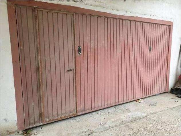 porta basculante per garage con porta carrabile