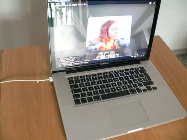 Portatile Apple Macbook Pro 15 pollici, alimentatore originale Apple Magsafe 85w