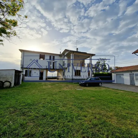 PORZIONE DI CASA BIFAMILIARE CON GIARDINO TERRAZZO E MAGAZZINO LIBERA SUBITO