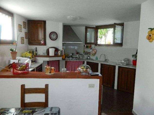 Porzione di casa in vendita a AVENZA - Carrara 150 mq Rif 864335