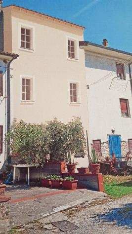 Porzione di casa in vendita a CAMIGLIANO - Capannori 110 mq Rif 1061615