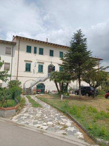 Porzione di casa in vendita a LA VETTOLA - Pisa 500 mq Rif 985048