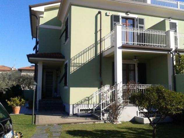 Porzione di casa in vendita a MARINA DI CARRARA - Carrara 280 mq Rif 1093174