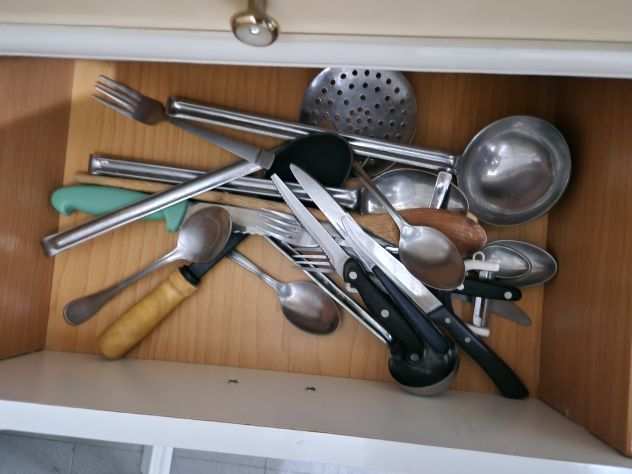 Posate e altri oggetti per la cucina