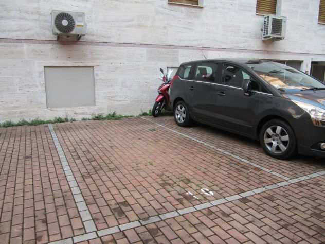 POSTO AUTO IN CENTRO STAZIONE INDIPENDENZA MQ. 14 NO ZTL