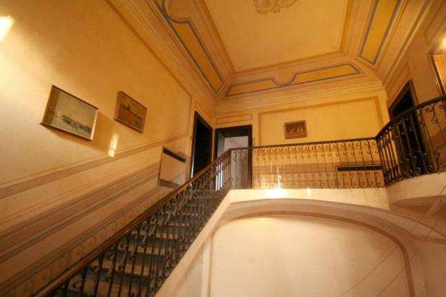 Prestigiosa villa dellanno 1400 16 stanze, 24 bagni, dependance zona basso Monferrato - Tortona
