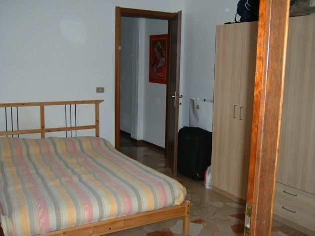 PRIVATO AFFITTA AMPIA STANZA SINGOLA VIA VESPRI SICILIANI MILANO tel 3204027714