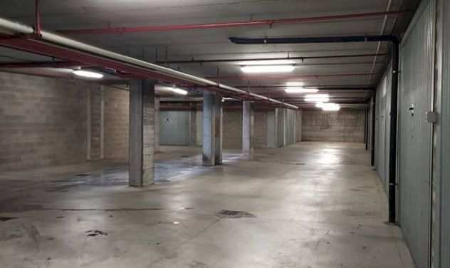 PRIVATO AFFITTA BOX SAN SALVARIO, PRESSI PIAZZA CARDUCCI E CLINICA CELLINI