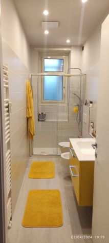 Privato affitta max 6 mesi stanza con bagno privato