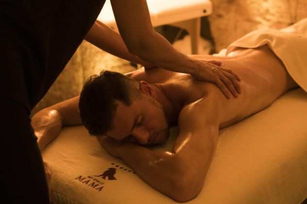 professioniste del massaggio olistico rilassante per donne uomo o coppia