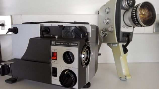 PROIETTORE SUPER 8  VIDEOCAMERA SUPER 8 VINTAGE-