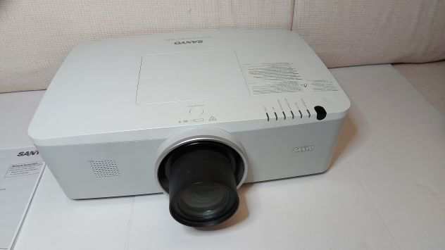 Proiettore video professionale Sanyo PLC-XM100L