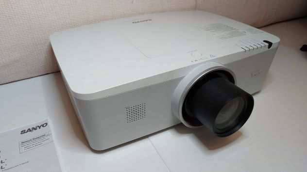 Proiettore video professionale Sanyo PLC-XM100L