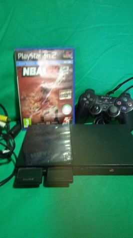 PS2 console piugrave due giochi.