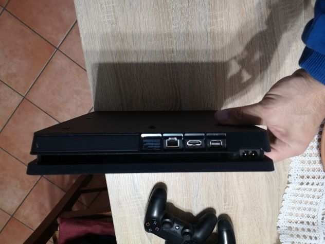 PS4 con 2 Joystick e 7 video giochi