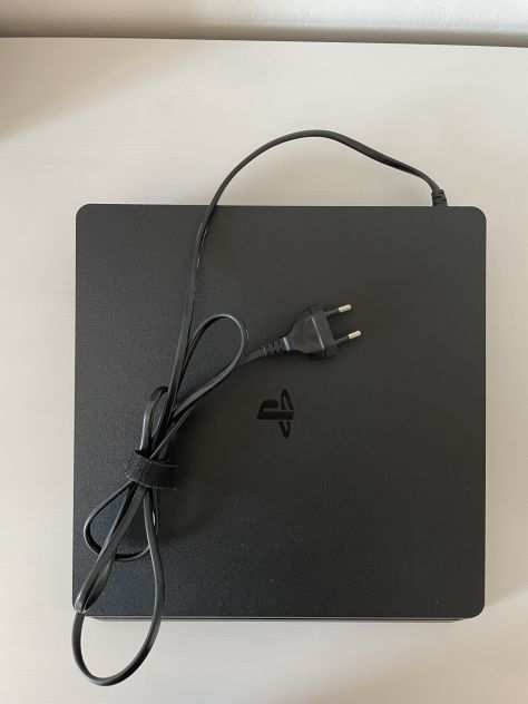 PS4 Jet Black 1TB  2 Joypad  6 Giochi