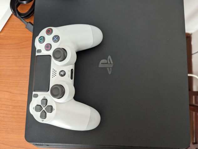 Ps4 slim come nuova con giochi e controller