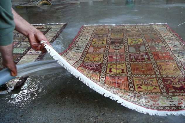 Pulizia tappeti e restauro tappeti Reana, lavaggio tappeto Reana del Rojale