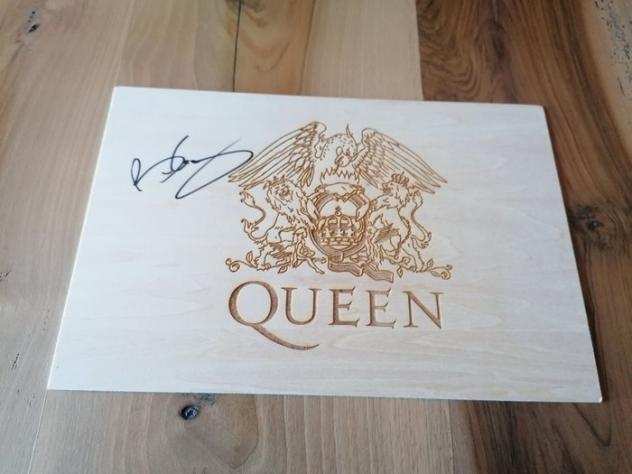 Queen - Brian May - Wooden Tablet - Engraved - Signed by Brian May - Memorabilia firmato (autografo originale) - 20232023