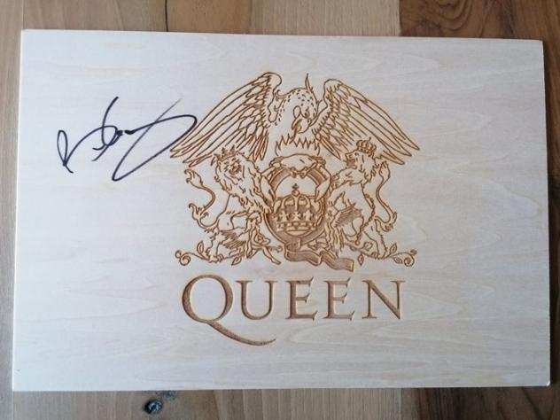 Queen - Brian May - Wooden Tablet - Engraved - Signed by Brian May - Memorabilia firmato (autografo originale) - 20232023