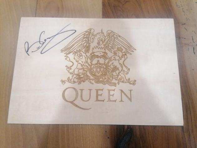 Queen - Brian May - Wooden Tablet - Engraved - Signed by Brian May - Memorabilia firmato (autografo originale) - 20232023