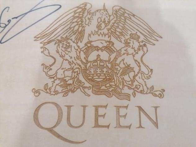 Queen - Brian May - Wooden Tablet - Engraved - Signed by Brian May - Memorabilia firmato (autografo originale) - 20232023