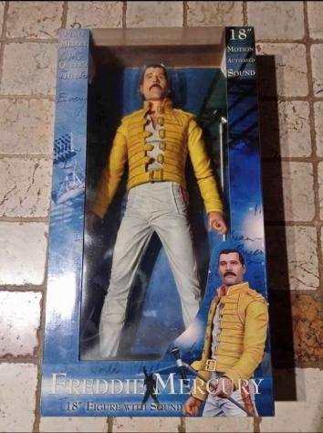 Queen - Freddie Mercury - Large 18 inch Figure in original Box - NECA - Motion Activated Sound - Articolo memorabilia merce ufficiale - 20062006