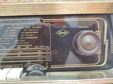 Radio con giradischi Unda mod. 742