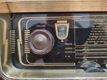 Radio con giradischi Unda mod. 742