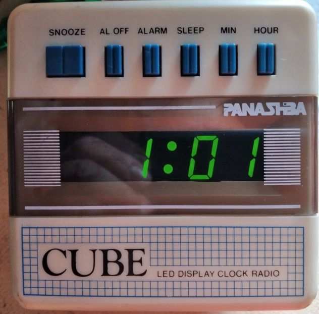 radio cubo con orologio PANASHBA per ricambi