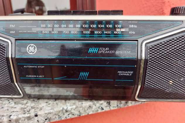 Radio registratore General Electric anni80 Boom Box vintage. Modello 3-5622A