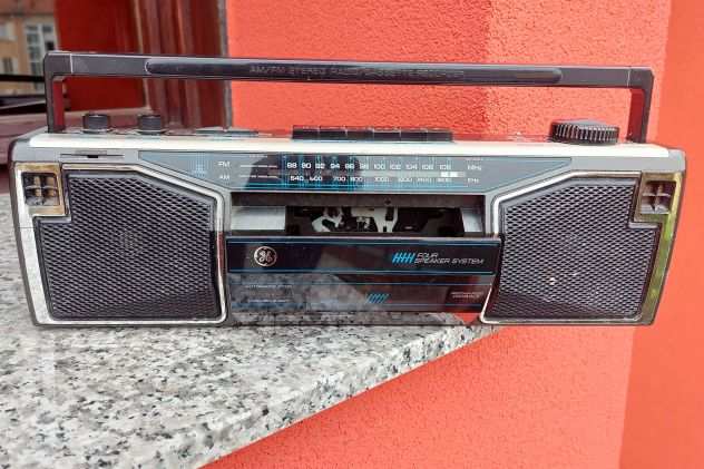 Radio registratore General Electric anni80 Boom Box vintage. Modello 3-5622A