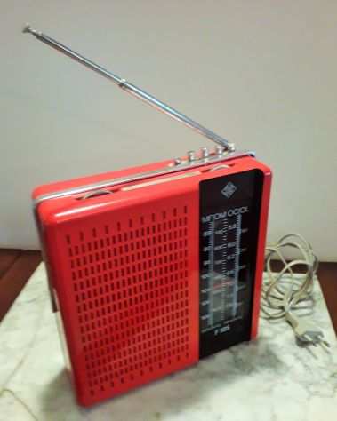 Rara radio TELEFUNKEN F 105 AM FM anni 70 funzionante
