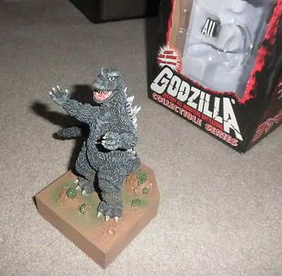 RARISSIMO GODZILLA CON SUONI E LUCI 75 EURO