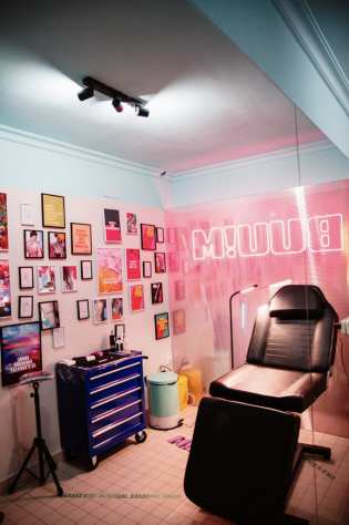 Receptionist - Buum Tattoo Studio