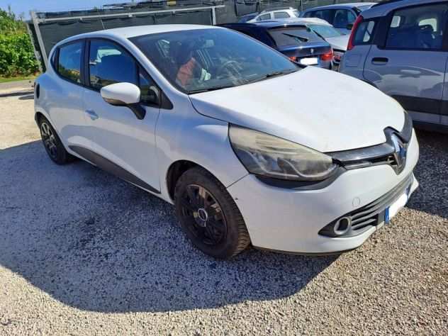 Renault Clio 1.2 benzinaGPL 73cv 2015 incidentata