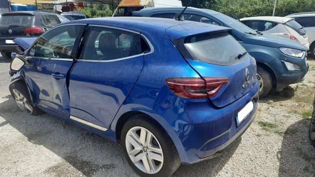 Renault Clio 1.6 Hybrid E-Tech Intens 140cv anno 04-2021 incidentata