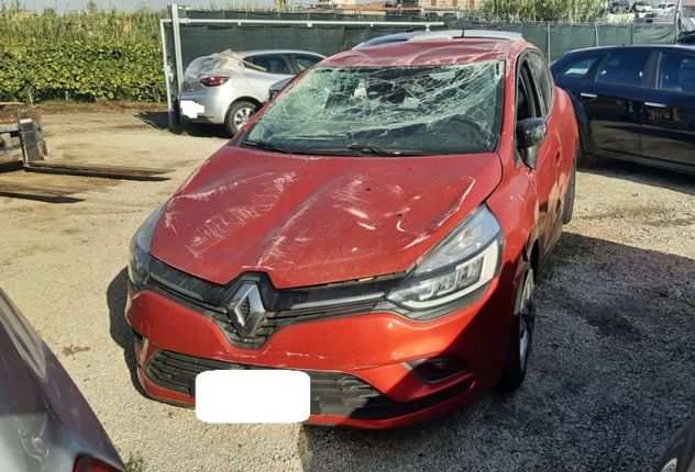 Renault Clio 900 benzina 76cv anno 2019 incidentata
