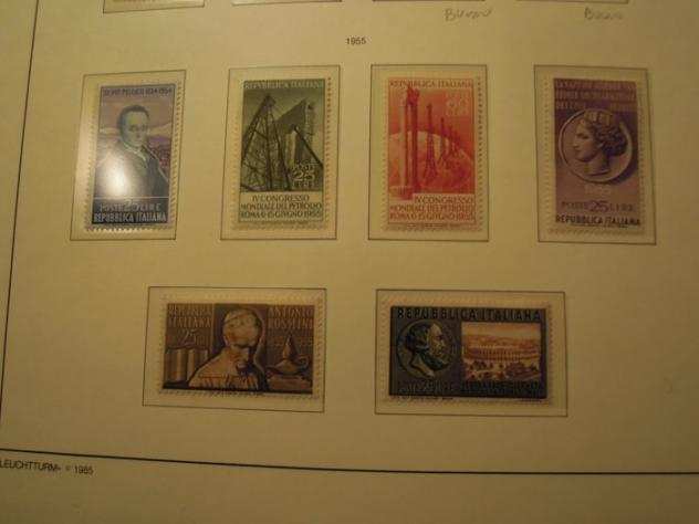 Repubblica Italiana 19551979 - Collezione Repubblica francobolli Integri su 69 fogli LEUCHTTURM