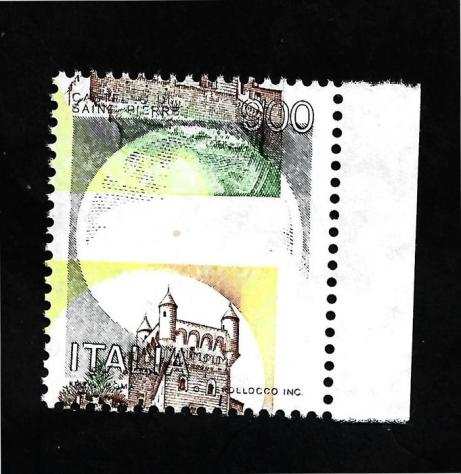 Repubblica Italiana 1980 - Serie Castelli, valore 900 pound.- Doppia varietagrave per colori e dent. orizz. fortemente spostati - Sassone 1526, varieta