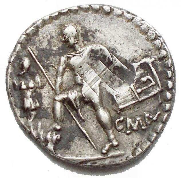 Repubblica romana. C. Malleolus 96 BC. Argento Denarius, Rome - Half-naked hero standing left. In front, trophy. Behind, table