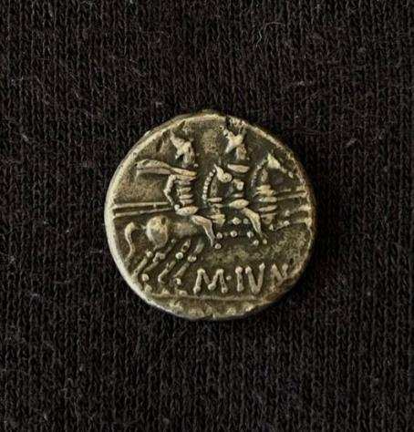 Repubblica romana. M. Iunius Silanus, 145 BC. Denarius Rome