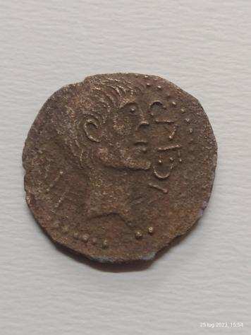 Repubblica romana. Ottaviano. Bronzo Dupondius, with Divus Julius Caesar. Barbarous imitation. After 38 BC