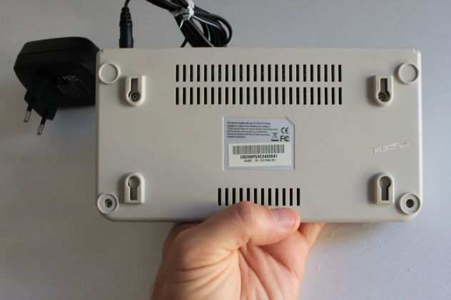 Retrocomputing Switch di rete 8 porte usato funzionante networking 10100