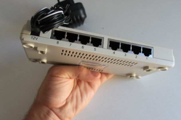 Retrocomputing Switch di rete 8 porte usato funzionante networking 10100