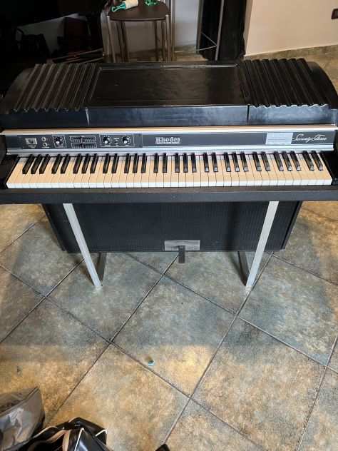 Rhodes Suitcase MKII Seventy-three