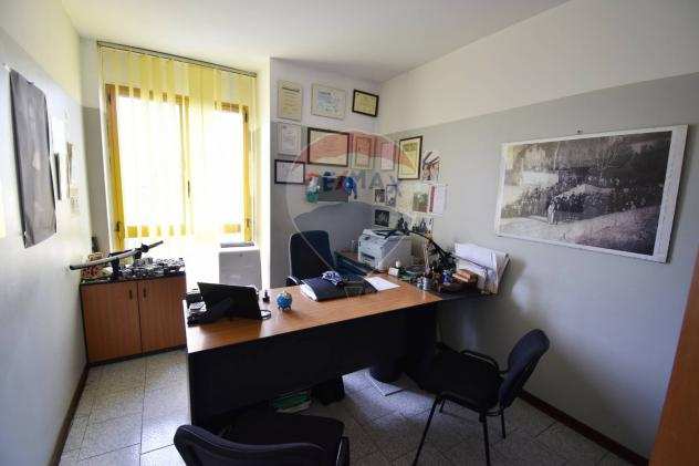 Rif21531016-512 - Ufficio in Vendita a Luino di 78 mq